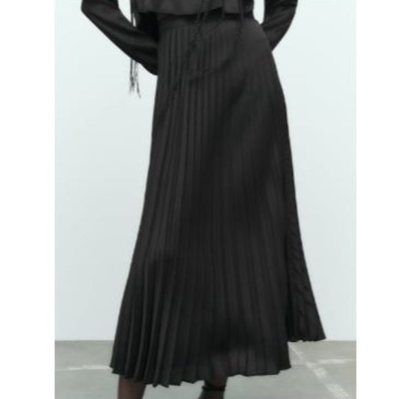 Zara Dresses & Skirts - ZARA Women´s Pleated Midi Skirt in Black Size S NWOT